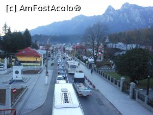 [P33] Bușteni - Caraimanul și traficul pe DN1 văzute de pe pasarelă.  » foto by iulianic
 - 
<span class="allrVoted glyphicon glyphicon-heart hidden" id="av1034739"></span>
<a class="m-l-10 hidden" id="sv1034739" onclick="voting_Foto_DelVot(,1034739,4537)" role="button">șterge vot <span class="glyphicon glyphicon-remove"></span></a>
<a id="v91034739" class=" c-red"  onclick="voting_Foto_SetVot(1034739)" role="button"><span class="glyphicon glyphicon-heart-empty"></span> <b>LIKE</b> = Votează poza</a> <img class="hidden"  id="f1034739W9" src="/imagini/loader.gif" border="0" /><span class="AjErrMes hidden" id="e1034739ErM"></span>