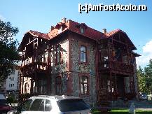 [P11] Busteni - Fostul Hotelul Buşteni, actualmente Primăria Oraşului Busteni. » foto by Horia
 - 
<span class="allrVoted glyphicon glyphicon-heart hidden" id="av141038"></span>
<a class="m-l-10 hidden" id="sv141038" onclick="voting_Foto_DelVot(,141038,4537)" role="button">șterge vot <span class="glyphicon glyphicon-remove"></span></a>
<a id="v9141038" class=" c-red"  onclick="voting_Foto_SetVot(141038)" role="button"><span class="glyphicon glyphicon-heart-empty"></span> <b>LIKE</b> = Votează poza</a> <img class="hidden"  id="f141038W9" src="/imagini/loader.gif" border="0" /><span class="AjErrMes hidden" id="e141038ErM"></span>