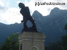 [P13] Busteni - Monumentul ' Ultima Grenada”. » foto by Horia
 - 
<span class="allrVoted glyphicon glyphicon-heart hidden" id="av141043"></span>
<a class="m-l-10 hidden" id="sv141043" onclick="voting_Foto_DelVot(,141043,4537)" role="button">șterge vot <span class="glyphicon glyphicon-remove"></span></a>
<a id="v9141043" class=" c-red"  onclick="voting_Foto_SetVot(141043)" role="button"><span class="glyphicon glyphicon-heart-empty"></span> <b>LIKE</b> = Votează poza</a> <img class="hidden"  id="f141043W9" src="/imagini/loader.gif" border="0" /><span class="AjErrMes hidden" id="e141043ErM"></span>