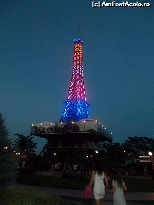 [P13] Un joc de lumini pune în evidență copia Turnului Eiffel » foto by amalia80
 - 
<span class="allrVoted glyphicon glyphicon-heart hidden" id="av655981"></span>
<a class="m-l-10 hidden" id="sv655981" onclick="voting_Foto_DelVot(,655981,4546)" role="button">șterge vot <span class="glyphicon glyphicon-remove"></span></a>
<a id="v9655981" class=" c-red"  onclick="voting_Foto_SetVot(655981)" role="button"><span class="glyphicon glyphicon-heart-empty"></span> <b>LIKE</b> = Votează poza</a> <img class="hidden"  id="f655981W9" src="/imagini/loader.gif" border="0" /><span class="AjErrMes hidden" id="e655981ErM"></span>