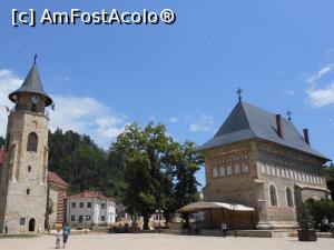 [P01] Piatra Neamț - Turnul lui Ștefan cel Mare și Biserica Sf. Ioan simboluri ale orașului. » foto by iulianic
 - 
<span class="allrVoted glyphicon glyphicon-heart hidden" id="av1181175"></span>
<a class="m-l-10 hidden" id="sv1181175" onclick="voting_Foto_DelVot(,1181175,4549)" role="button">șterge vot <span class="glyphicon glyphicon-remove"></span></a>
<a id="v91181175" class=" c-red"  onclick="voting_Foto_SetVot(1181175)" role="button"><span class="glyphicon glyphicon-heart-empty"></span> <b>LIKE</b> = Votează poza</a> <img class="hidden"  id="f1181175W9" src="/imagini/loader.gif" border="0" /><span class="AjErrMes hidden" id="e1181175ErM"></span>