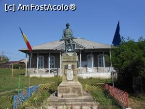 [P04] Pe Valea Bistriței, de la Piatra Neamț la Bicaz. Bistrița - Monumentul Eroilor. » foto by iulianic
 - 
<span class="allrVoted glyphicon glyphicon-heart hidden" id="av1187775"></span>
<a class="m-l-10 hidden" id="sv1187775" onclick="voting_Foto_DelVot(,1187775,4549)" role="button">șterge vot <span class="glyphicon glyphicon-remove"></span></a>
<a id="v91187775" class=" c-red"  onclick="voting_Foto_SetVot(1187775)" role="button"><span class="glyphicon glyphicon-heart-empty"></span> <b>LIKE</b> = Votează poza</a> <img class="hidden"  id="f1187775W9" src="/imagini/loader.gif" border="0" /><span class="AjErrMes hidden" id="e1187775ErM"></span>