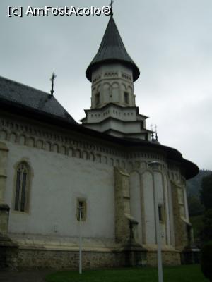 [P07] Pe Valea Bistriței, de la Piatra Neamț la Bicaz. Mănăstirea Bistrița - biserica. » foto by iulianic
 - 
<span class="allrVoted glyphicon glyphicon-heart hidden" id="av1187778"></span>
<a class="m-l-10 hidden" id="sv1187778" onclick="voting_Foto_DelVot(,1187778,4549)" role="button">șterge vot <span class="glyphicon glyphicon-remove"></span></a>
<a id="v91187778" class=" c-red"  onclick="voting_Foto_SetVot(1187778)" role="button"><span class="glyphicon glyphicon-heart-empty"></span> <b>LIKE</b> = Votează poza</a> <img class="hidden"  id="f1187778W9" src="/imagini/loader.gif" border="0" /><span class="AjErrMes hidden" id="e1187778ErM"></span>