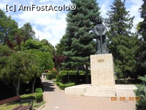 [P18] Piatra Neamț - În parcul de lângă Teatrul Tineretului, statuia lui Ștefan cel Mare.  » foto by iulianic
 - 
<span class="allrVoted glyphicon glyphicon-heart hidden" id="av752287"></span>
<a class="m-l-10 hidden" id="sv752287" onclick="voting_Foto_DelVot(,752287,4549)" role="button">șterge vot <span class="glyphicon glyphicon-remove"></span></a>
<a id="v9752287" class=" c-red"  onclick="voting_Foto_SetVot(752287)" role="button"><span class="glyphicon glyphicon-heart-empty"></span> <b>LIKE</b> = Votează poza</a> <img class="hidden"  id="f752287W9" src="/imagini/loader.gif" border="0" /><span class="AjErrMes hidden" id="e752287ErM"></span>