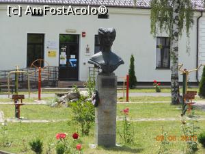 [P55] Piatra Neamț - Pe Str. Ștefan cel Mare, primul spital al orașului (azi Fundația de Îngrijiri Comunitare) și Bustul Elenei Cuza.  » foto by iulianic
 - 
<span class="allrVoted glyphicon glyphicon-heart hidden" id="av752341"></span>
<a class="m-l-10 hidden" id="sv752341" onclick="voting_Foto_DelVot(,752341,4549)" role="button">șterge vot <span class="glyphicon glyphicon-remove"></span></a>
<a id="v9752341" class=" c-red"  onclick="voting_Foto_SetVot(752341)" role="button"><span class="glyphicon glyphicon-heart-empty"></span> <b>LIKE</b> = Votează poza</a> <img class="hidden"  id="f752341W9" src="/imagini/loader.gif" border="0" /><span class="AjErrMes hidden" id="e752341ErM"></span>