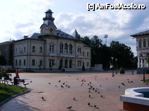 [P19] Târgu Jiu - Piața Victoriei, cu biserica, prefectura și monumentul Ecaterinei Teodoroiu » foto by makuy*
 - 
<span class="allrVoted glyphicon glyphicon-heart hidden" id="av439210"></span>
<a class="m-l-10 hidden" id="sv439210" onclick="voting_Foto_DelVot(,439210,4551)" role="button">șterge vot <span class="glyphicon glyphicon-remove"></span></a>
<a id="v9439210" class=" c-red"  onclick="voting_Foto_SetVot(439210)" role="button"><span class="glyphicon glyphicon-heart-empty"></span> <b>LIKE</b> = Votează poza</a> <img class="hidden"  id="f439210W9" src="/imagini/loader.gif" border="0" /><span class="AjErrMes hidden" id="e439210ErM"></span>