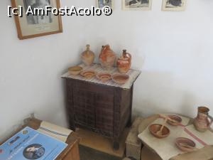 [P05] Ceramică și mobilier în prima cameră a casei memoriale.  » foto by tata123 🔱
 - 
<span class="allrVoted glyphicon glyphicon-heart hidden" id="av737137"></span>
<a class="m-l-10 hidden" id="sv737137" onclick="voting_Foto_DelVot(,737137,4551)" role="button">șterge vot <span class="glyphicon glyphicon-remove"></span></a>
<a id="v9737137" class=" c-red"  onclick="voting_Foto_SetVot(737137)" role="button"><span class="glyphicon glyphicon-heart-empty"></span> <b>LIKE</b> = Votează poza</a> <img class="hidden"  id="f737137W9" src="/imagini/loader.gif" border="0" /><span class="AjErrMes hidden" id="e737137ErM"></span>