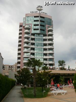 [P06] Sunny Beach: Grand hotel, 4 stele, pozitionare buna, in centru statiunii.  » foto by Nicu V
 - 
<span class="allrVoted glyphicon glyphicon-heart hidden" id="av402236"></span>
<a class="m-l-10 hidden" id="sv402236" onclick="voting_Foto_DelVot(,402236,4590)" role="button">șterge vot <span class="glyphicon glyphicon-remove"></span></a>
<a id="v9402236" class=" c-red"  onclick="voting_Foto_SetVot(402236)" role="button"><span class="glyphicon glyphicon-heart-empty"></span> <b>LIKE</b> = Votează poza</a> <img class="hidden"  id="f402236W9" src="/imagini/loader.gif" border="0" /><span class="AjErrMes hidden" id="e402236ErM"></span>