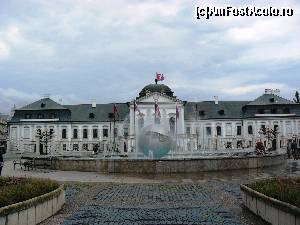 [P12] Palatul Grassalkovich in stil rococo a fost construit in anul 1760 pentru contele Anton Grassalkovich, un nobil maghiar care avea functia de sef al Camerei maghiare, de catre arhitectul Anton Mayerhofer.  » foto by stellinna
 - 
<span class="allrVoted glyphicon glyphicon-heart hidden" id="av678141"></span>
<a class="m-l-10 hidden" id="sv678141" onclick="voting_Foto_DelVot(,678141,4596)" role="button">șterge vot <span class="glyphicon glyphicon-remove"></span></a>
<a id="v9678141" class=" c-red"  onclick="voting_Foto_SetVot(678141)" role="button"><span class="glyphicon glyphicon-heart-empty"></span> <b>LIKE</b> = Votează poza</a> <img class="hidden"  id="f678141W9" src="/imagini/loader.gif" border="0" /><span class="AjErrMes hidden" id="e678141ErM"></span>