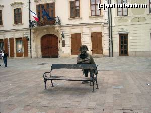 [P26] În piaţa principală (Hlavne Namestie), pe marginea unei bănci, se sprijină un soldat francez, cu pălăria pe ochi.  » foto by stellinna
 - 
<span class="allrVoted glyphicon glyphicon-heart hidden" id="av678287"></span>
<a class="m-l-10 hidden" id="sv678287" onclick="voting_Foto_DelVot(,678287,4596)" role="button">șterge vot <span class="glyphicon glyphicon-remove"></span></a>
<a id="v9678287" class=" c-red"  onclick="voting_Foto_SetVot(678287)" role="button"><span class="glyphicon glyphicon-heart-empty"></span> <b>LIKE</b> = Votează poza</a> <img class="hidden"  id="f678287W9" src="/imagini/loader.gif" border="0" /><span class="AjErrMes hidden" id="e678287ErM"></span>