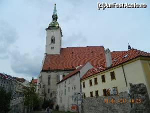 [P74] Catedrala Sf. Martin
Biserica are 4 capele:capela canoanelor, capela gotica Sofia de Bavaria, capela Sf. Ana si capela baroca Sf. Ioan. Intre 1563 si 1830, catedrala a folosita la incoronarea regilor si sotiilor regale. Primul care a fost incoronat aici a fost Maximillian II.  » foto by stellinna
 - 
<span class="allrVoted glyphicon glyphicon-heart hidden" id="av678394"></span>
<a class="m-l-10 hidden" id="sv678394" onclick="voting_Foto_DelVot(,678394,4596)" role="button">șterge vot <span class="glyphicon glyphicon-remove"></span></a>
<a id="v9678394" class=" c-red"  onclick="voting_Foto_SetVot(678394)" role="button"><span class="glyphicon glyphicon-heart-empty"></span> <b>LIKE</b> = Votează poza</a> <img class="hidden"  id="f678394W9" src="/imagini/loader.gif" border="0" /><span class="AjErrMes hidden" id="e678394ErM"></span>