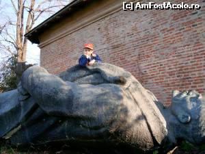 [P16] Mogosoaia. Statuia lui Lenin, între timp mutata de acolo » foto by FlorinAndrei
 - 
<span class="allrVoted glyphicon glyphicon-heart hidden" id="av615953"></span>
<a class="m-l-10 hidden" id="sv615953" onclick="voting_Foto_DelVot(,615953,4638)" role="button">șterge vot <span class="glyphicon glyphicon-remove"></span></a>
<a id="v9615953" class=" c-red"  onclick="voting_Foto_SetVot(615953)" role="button"><span class="glyphicon glyphicon-heart-empty"></span> <b>LIKE</b> = Votează poza</a> <img class="hidden"  id="f615953W9" src="/imagini/loader.gif" border="0" /><span class="AjErrMes hidden" id="e615953ErM"></span>