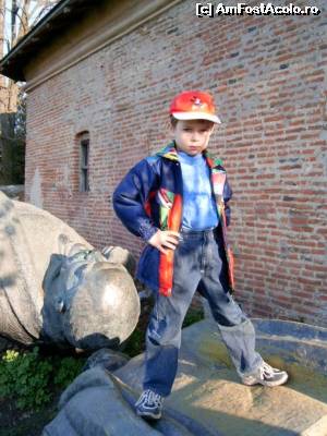 [P17] Mogosoaia. Statuia lui Dr. Petru Groza, între timp mutata » foto by FlorinAndrei
 - 
<span class="allrVoted glyphicon glyphicon-heart hidden" id="av615954"></span>
<a class="m-l-10 hidden" id="sv615954" onclick="voting_Foto_DelVot(,615954,4638)" role="button">șterge vot <span class="glyphicon glyphicon-remove"></span></a>
<a id="v9615954" class=" c-red"  onclick="voting_Foto_SetVot(615954)" role="button"><span class="glyphicon glyphicon-heart-empty"></span> <b>LIKE</b> = Votează poza</a> <img class="hidden"  id="f615954W9" src="/imagini/loader.gif" border="0" /><span class="AjErrMes hidden" id="e615954ErM"></span>