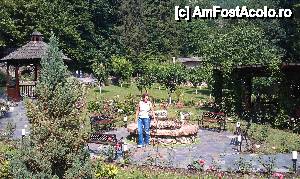 [P10] Fântână ornament şi foişor la Mănăstirea Tismana, jud. Gorj.  » foto by traian.leuca †
 - 
<span class="allrVoted glyphicon glyphicon-heart hidden" id="av434684"></span>
<a class="m-l-10 hidden" id="sv434684" onclick="voting_Foto_DelVot(,434684,4656)" role="button">șterge vot <span class="glyphicon glyphicon-remove"></span></a>
<a id="v9434684" class=" c-red"  onclick="voting_Foto_SetVot(434684)" role="button"><span class="glyphicon glyphicon-heart-empty"></span> <b>LIKE</b> = Votează poza</a> <img class="hidden"  id="f434684W9" src="/imagini/loader.gif" border="0" /><span class="AjErrMes hidden" id="e434684ErM"></span>
