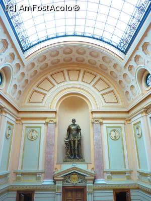 [P14] Intrarea în Loja Regală și statuia Regelui Ferdinand I - Biblioteca Centrală Universitară „Mihai Eminescu”, Iași.  » foto by tata123 🔱
 - 
<span class="allrVoted glyphicon glyphicon-heart hidden" id="av811830"></span>
<a class="m-l-10 hidden" id="sv811830" onclick="voting_Foto_DelVot(,811830,4656)" role="button">șterge vot <span class="glyphicon glyphicon-remove"></span></a>
<a id="v9811830" class=" c-red"  onclick="voting_Foto_SetVot(811830)" role="button"><span class="glyphicon glyphicon-heart-empty"></span> <b>LIKE</b> = Votează poza</a> <img class="hidden"  id="f811830W9" src="/imagini/loader.gif" border="0" /><span class="AjErrMes hidden" id="e811830ErM"></span>