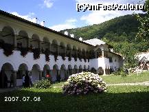 [P21] O altă latură a chiliilor de la mănăstirea Horezu » foto by Costi
 - 
<span class="allrVoted glyphicon glyphicon-heart hidden" id="av43121"></span>
<a class="m-l-10 hidden" id="sv43121" onclick="voting_Foto_DelVot(,43121,4665)" role="button">șterge vot <span class="glyphicon glyphicon-remove"></span></a>
<a id="v943121" class=" c-red"  onclick="voting_Foto_SetVot(43121)" role="button"><span class="glyphicon glyphicon-heart-empty"></span> <b>LIKE</b> = Votează poza</a> <img class="hidden"  id="f43121W9" src="/imagini/loader.gif" border="0" /><span class="AjErrMes hidden" id="e43121ErM"></span>