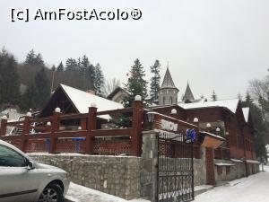 [P01] Restaurantul Snow Sinaia. In spate se vad turnuletele Castelului Stirbey.  » foto by Floria
 - 
<span class="allrVoted glyphicon glyphicon-heart hidden" id="av943958"></span>
<a class="m-l-10 hidden" id="sv943958" onclick="voting_Foto_DelVot(,943958,4690)" role="button">șterge vot <span class="glyphicon glyphicon-remove"></span></a>
<a id="v9943958" class=" c-red"  onclick="voting_Foto_SetVot(943958)" role="button"><span class="glyphicon glyphicon-heart-empty"></span> <b>LIKE</b> = Votează poza</a> <img class="hidden"  id="f943958W9" src="/imagini/loader.gif" border="0" /><span class="AjErrMes hidden" id="e943958ErM"></span>