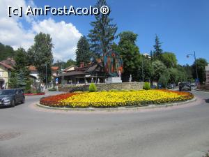 [P01] Sens giratoriu în Sinaia » foto by Michi
 - 
<span class="allrVoted glyphicon glyphicon-heart hidden" id="av1098004"></span>
<a class="m-l-10 hidden" id="sv1098004" onclick="voting_Foto_DelVot(,1098004,4690)" role="button">șterge vot <span class="glyphicon glyphicon-remove"></span></a>
<a id="v91098004" class=" c-red"  onclick="voting_Foto_SetVot(1098004)" role="button"><span class="glyphicon glyphicon-heart-empty"></span> <b>LIKE</b> = Votează poza</a> <img class="hidden"  id="f1098004W9" src="/imagini/loader.gif" border="0" /><span class="AjErrMes hidden" id="e1098004ErM"></span>