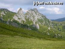 [P16] Frumoasa „Cetate” a Tigăilor Mari; se observă şi poteca marcată ce se strecoară pe la baza stâncilor » foto by Claudiu U.
 - 
<span class="allrVoted glyphicon glyphicon-heart hidden" id="av489185"></span>
<a class="m-l-10 hidden" id="sv489185" onclick="voting_Foto_DelVot(,489185,4696)" role="button">șterge vot <span class="glyphicon glyphicon-remove"></span></a>
<a id="v9489185" class=" c-red"  onclick="voting_Foto_SetVot(489185)" role="button"><span class="glyphicon glyphicon-heart-empty"></span> <b>LIKE</b> = Votează poza</a> <img class="hidden"  id="f489185W9" src="/imagini/loader.gif" border="0" /><span class="AjErrMes hidden" id="e489185ErM"></span>