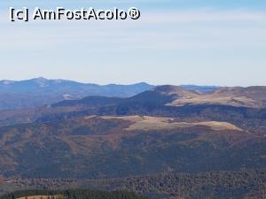 [P31] Vedere către Poarta Vânturilor (în dreapta) și către Vârful Penteleu (piramida din stânga imaginii).  » foto by Floryn81
 - 
<span class="allrVoted glyphicon glyphicon-heart hidden" id="av1121455"></span>
<a class="m-l-10 hidden" id="sv1121455" onclick="voting_Foto_DelVot(,1121455,4696)" role="button">șterge vot <span class="glyphicon glyphicon-remove"></span></a>
<a id="v91121455" class=" c-red"  onclick="voting_Foto_SetVot(1121455)" role="button"><span class="glyphicon glyphicon-heart-empty"></span> <b>LIKE</b> = Votează poza</a> <img class="hidden"  id="f1121455W9" src="/imagini/loader.gif" border="0" /><span class="AjErrMes hidden" id="e1121455ErM"></span>