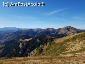 [P34] Culmea Bratocea - Ciucaș văzută de pe Culmea Gropșoarele - Zăganu.  » foto by Floryn81
 - 
<span class="allrVoted glyphicon glyphicon-heart hidden" id="av1121463"></span>
<a class="m-l-10 hidden" id="sv1121463" onclick="voting_Foto_DelVot(,1121463,4696)" role="button">șterge vot <span class="glyphicon glyphicon-remove"></span></a>
<a id="v91121463" class=" c-red"  onclick="voting_Foto_SetVot(1121463)" role="button"><span class="glyphicon glyphicon-heart-empty"></span> <b>LIKE</b> = Votează poza</a> <img class="hidden"  id="f1121463W9" src="/imagini/loader.gif" border="0" /><span class="AjErrMes hidden" id="e1121463ErM"></span>