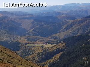 [P36] Privim cu ceva zoom în vale, către poiana de la Cabana Muntele Roșu.  » foto by Floryn81
 - 
<span class="allrVoted glyphicon glyphicon-heart hidden" id="av1121476"></span>
<a class="m-l-10 hidden" id="sv1121476" onclick="voting_Foto_DelVot(,1121476,4696)" role="button">șterge vot <span class="glyphicon glyphicon-remove"></span></a>
<a id="v91121476" class=" c-red"  onclick="voting_Foto_SetVot(1121476)" role="button"><span class="glyphicon glyphicon-heart-empty"></span> <b>LIKE</b> = Votează poza</a> <img class="hidden"  id="f1121476W9" src="/imagini/loader.gif" border="0" /><span class="AjErrMes hidden" id="e1121476ErM"></span>