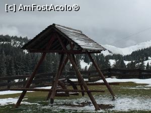[P17] Balansoarul din curtea cabanei Ciucas » foto by Dan&Ema
 - 
<span class="allrVoted glyphicon glyphicon-heart hidden" id="av918119"></span>
<a class="m-l-10 hidden" id="sv918119" onclick="voting_Foto_DelVot(,918119,4696)" role="button">șterge vot <span class="glyphicon glyphicon-remove"></span></a>
<a id="v9918119" class=" c-red"  onclick="voting_Foto_SetVot(918119)" role="button"><span class="glyphicon glyphicon-heart-empty"></span> <b>LIKE</b> = Votează poza</a> <img class="hidden"  id="f918119W9" src="/imagini/loader.gif" border="0" /><span class="AjErrMes hidden" id="e918119ErM"></span>