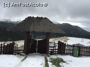 [P18] Poarta cu parleaz de la Cab. Ciucas » foto by Dan&Ema
 - 
<span class="allrVoted glyphicon glyphicon-heart hidden" id="av918120"></span>
<a class="m-l-10 hidden" id="sv918120" onclick="voting_Foto_DelVot(,918120,4696)" role="button">șterge vot <span class="glyphicon glyphicon-remove"></span></a>
<a id="v9918120" class=" c-red"  onclick="voting_Foto_SetVot(918120)" role="button"><span class="glyphicon glyphicon-heart-empty"></span> <b>LIKE</b> = Votează poza</a> <img class="hidden"  id="f918120W9" src="/imagini/loader.gif" border="0" /><span class="AjErrMes hidden" id="e918120ErM"></span>