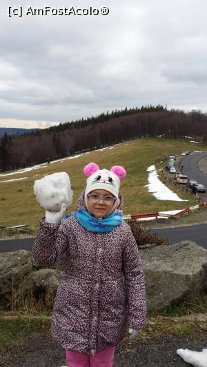 [P27] Denisa ne-a intampinat cu zapada la sosirea din traseu » foto by Dan&Ema
 - 
<span class="allrVoted glyphicon glyphicon-heart hidden" id="av918129"></span>
<a class="m-l-10 hidden" id="sv918129" onclick="voting_Foto_DelVot(,918129,4696)" role="button">șterge vot <span class="glyphicon glyphicon-remove"></span></a>
<a id="v9918129" class=" c-red"  onclick="voting_Foto_SetVot(918129)" role="button"><span class="glyphicon glyphicon-heart-empty"></span> <b>LIKE</b> = Votează poza</a> <img class="hidden"  id="f918129W9" src="/imagini/loader.gif" border="0" /><span class="AjErrMes hidden" id="e918129ErM"></span>