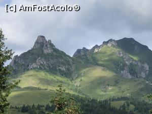 [P03] In prim plan Tigaile Mari, in ultimul plan Varful Ciucas (1.954 m)  » foto by Dan&Ema
 - 
<span class="allrVoted glyphicon glyphicon-heart hidden" id="av978827"></span>
<a class="m-l-10 hidden" id="sv978827" onclick="voting_Foto_DelVot(,978827,4696)" role="button">șterge vot <span class="glyphicon glyphicon-remove"></span></a>
<a id="v9978827" class=" c-red"  onclick="voting_Foto_SetVot(978827)" role="button"><span class="glyphicon glyphicon-heart-empty"></span> <b>LIKE</b> = Votează poza</a> <img class="hidden"  id="f978827W9" src="/imagini/loader.gif" border="0" /><span class="AjErrMes hidden" id="e978827ErM"></span>