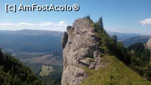 [P34] Piatra Vulturilor și stațiunea Cheia pe fundal. De asemenea se vede Valea Tâmpa pe care trebuia să ajungem jos pe o poteca nemarcată. » foto by Aurici
 - 
<span class="allrVoted glyphicon glyphicon-heart hidden" id="av1191141"></span>
<a class="m-l-10 hidden" id="sv1191141" onclick="voting_Foto_DelVot(,1191141,4696)" role="button">șterge vot <span class="glyphicon glyphicon-remove"></span></a>
<a id="v91191141" class=" c-red"  onclick="voting_Foto_SetVot(1191141)" role="button"><span class="glyphicon glyphicon-heart-empty"></span> <b>LIKE</b> = Votează poza</a> <img class="hidden"  id="f1191141W9" src="/imagini/loader.gif" border="0" /><span class="AjErrMes hidden" id="e1191141ErM"></span>