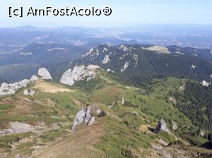 [P17] Vedere spectaculoasa spre Vama Buzaului de pe micul platou de pe Varful Ciucas.  » foto by Aurici
 - 
<span class="allrVoted glyphicon glyphicon-heart hidden" id="av906082"></span>
<a class="m-l-10 hidden" id="sv906082" onclick="voting_Foto_DelVot(,906082,4696)" role="button">șterge vot <span class="glyphicon glyphicon-remove"></span></a>
<a id="v9906082" class=" c-red"  onclick="voting_Foto_SetVot(906082)" role="button"><span class="glyphicon glyphicon-heart-empty"></span> <b>LIKE</b> = Votează poza</a> <img class="hidden"  id="f906082W9" src="/imagini/loader.gif" border="0" /><span class="AjErrMes hidden" id="e906082ErM"></span>
