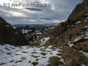 [P25] Decembrie - coborârea spre Șaua Tigăilor » foto by Mika
 - 
<span class="allrVoted glyphicon glyphicon-heart hidden" id="av1160786"></span>
<a class="m-l-10 hidden" id="sv1160786" onclick="voting_Foto_DelVot(,1160786,4696)" role="button">șterge vot <span class="glyphicon glyphicon-remove"></span></a>
<a id="v91160786" class=" c-red"  onclick="voting_Foto_SetVot(1160786)" role="button"><span class="glyphicon glyphicon-heart-empty"></span> <b>LIKE</b> = Votează poza</a> <img class="hidden"  id="f1160786W9" src="/imagini/loader.gif" border="0" /><span class="AjErrMes hidden" id="e1160786ErM"></span>