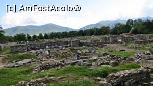 [P10] Detaliu cu zona de intrare în For. Intrarea principală în For se făcea printr-o poartă monumentală cu patru coloane (tetrapilum). Înterior, de o parte și de alta a porții monumentale amintite, erau două fântâni publice construite din marmură și decorate cu statui (se recunosc câteva » foto by Lucien
 - 
<span class="allrVoted glyphicon glyphicon-heart hidden" id="av836139"></span>
<a class="m-l-10 hidden" id="sv836139" onclick="voting_Foto_DelVot(,836139,4700)" role="button">șterge vot <span class="glyphicon glyphicon-remove"></span></a>
<a id="v9836139" class=" c-red"  onclick="voting_Foto_SetVot(836139)" role="button"><span class="glyphicon glyphicon-heart-empty"></span> <b>LIKE</b> = Votează poza</a> <img class="hidden"  id="f836139W9" src="/imagini/loader.gif" border="0" /><span class="AjErrMes hidden" id="e836139ErM"></span>