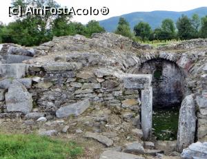 [P12] Detaliu din Curia (latura sudică a Forului). Curia este sala unde consilierii, prezidați de cei doi primari, discutau problemele orașului. Dedesubtul Curiei se află două încăperi cu boltă, Auraria, camerele de tezaur ale oraşului (în imagine)  » foto by Lucien
 - 
<span class="allrVoted glyphicon glyphicon-heart hidden" id="av836141"></span>
<a class="m-l-10 hidden" id="sv836141" onclick="voting_Foto_DelVot(,836141,4700)" role="button">șterge vot <span class="glyphicon glyphicon-remove"></span></a>
<a id="v9836141" class=" c-red"  onclick="voting_Foto_SetVot(836141)" role="button"><span class="glyphicon glyphicon-heart-empty"></span> <b>LIKE</b> = Votează poza</a> <img class="hidden"  id="f836141W9" src="/imagini/loader.gif" border="0" /><span class="AjErrMes hidden" id="e836141ErM"></span>
