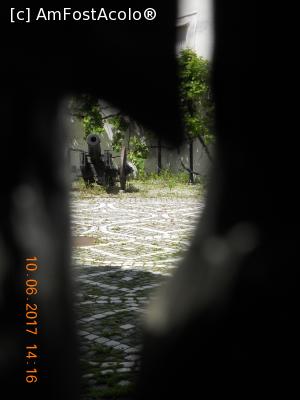 [P21] asta am văzut pe gaura porții » foto by zlatna
 - 
<span class="allrVoted glyphicon glyphicon-heart hidden" id="av898749"></span>
<a class="m-l-10 hidden" id="sv898749" onclick="voting_Foto_DelVot(,898749,4703)" role="button">șterge vot <span class="glyphicon glyphicon-remove"></span></a>
<a id="v9898749" class=" c-red"  onclick="voting_Foto_SetVot(898749)" role="button"><span class="glyphicon glyphicon-heart-empty"></span> <b>LIKE</b> = Votează poza</a> <img class="hidden"  id="f898749W9" src="/imagini/loader.gif" border="0" /><span class="AjErrMes hidden" id="e898749ErM"></span>