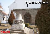 [P49] Monumentul în formă de clopot, de pe latura vestică a incintei » foto by Costi
 - 
<span class="allrVoted glyphicon glyphicon-heart hidden" id="av307605"></span>
<a class="m-l-10 hidden" id="sv307605" onclick="voting_Foto_DelVot(,307605,4703)" role="button">șterge vot <span class="glyphicon glyphicon-remove"></span></a>
<a id="v9307605" class=" c-red"  onclick="voting_Foto_SetVot(307605)" role="button"><span class="glyphicon glyphicon-heart-empty"></span> <b>LIKE</b> = Votează poza</a> <img class="hidden"  id="f307605W9" src="/imagini/loader.gif" border="0" /><span class="AjErrMes hidden" id="e307605ErM"></span>