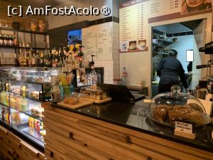 [P06] Travelers Coffee & Bistro,de aici se comandă mâncarea/gustarea » foto by AZE
 - 
<span class="allrVoted glyphicon glyphicon-heart hidden" id="av1401241"></span>
<a class="m-l-10 hidden" id="sv1401241" onclick="voting_Foto_DelVot(,1401241,4761)" role="button">șterge vot <span class="glyphicon glyphicon-remove"></span></a>
<a id="v91401241" class=" c-red"  onclick="voting_Foto_SetVot(1401241)" role="button"><span class="glyphicon glyphicon-heart-empty"></span> <b>LIKE</b> = Votează poza</a> <img class="hidden"  id="f1401241W9" src="/imagini/loader.gif" border="0" /><span class="AjErrMes hidden" id="e1401241ErM"></span>