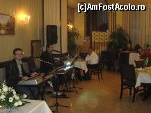 [P04] Formatia de muzica 'non-stop' a restaurantului » foto by dorgo
 - 
<span class="allrVoted glyphicon glyphicon-heart hidden" id="av262670"></span>
<a class="m-l-10 hidden" id="sv262670" onclick="voting_Foto_DelVot(,262670,4761)" role="button">șterge vot <span class="glyphicon glyphicon-remove"></span></a>
<a id="v9262670" class=" c-red"  onclick="voting_Foto_SetVot(262670)" role="button"><span class="glyphicon glyphicon-heart-empty"></span> <b>LIKE</b> = Votează poza</a> <img class="hidden"  id="f262670W9" src="/imagini/loader.gif" border="0" /><span class="AjErrMes hidden" id="e262670ErM"></span>