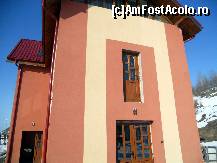 [P17] Usa care ar fi trebuit sa dea intr-un balcon, privita de jos » foto by pepsi70ro
 - 
<span class="allrVoted glyphicon glyphicon-heart hidden" id="av304575"></span>
<a class="m-l-10 hidden" id="sv304575" onclick="voting_Foto_DelVot(,304575,4769)" role="button">șterge vot <span class="glyphicon glyphicon-remove"></span></a>
<a id="v9304575" class=" c-red"  onclick="voting_Foto_SetVot(304575)" role="button"><span class="glyphicon glyphicon-heart-empty"></span> <b>LIKE</b> = Votează poza</a> <img class="hidden"  id="f304575W9" src="/imagini/loader.gif" border="0" /><span class="AjErrMes hidden" id="e304575ErM"></span>