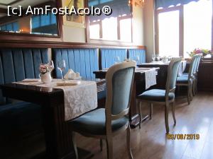 [P01] Au redecorat si au schimbat scaunele. Vedere din salonul mare » foto by Storia
 - 
<span class="allrVoted glyphicon glyphicon-heart hidden" id="av1100084"></span>
<a class="m-l-10 hidden" id="sv1100084" onclick="voting_Foto_DelVot(,1100084,4795)" role="button">șterge vot <span class="glyphicon glyphicon-remove"></span></a>
<a id="v91100084" class=" c-red"  onclick="voting_Foto_SetVot(1100084)" role="button"><span class="glyphicon glyphicon-heart-empty"></span> <b>LIKE</b> = Votează poza</a> <img class="hidden"  id="f1100084W9" src="/imagini/loader.gif" border="0" /><span class="AjErrMes hidden" id="e1100084ErM"></span>