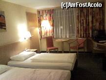 [P05] hotelul Ananas Viena- camera dubla- usa aceea dadea la vecini cred. » foto by kmy
 - 
<span class="allrVoted glyphicon glyphicon-heart hidden" id="av172169"></span>
<a class="m-l-10 hidden" id="sv172169" onclick="voting_Foto_DelVot(,172169,4851)" role="button">șterge vot <span class="glyphicon glyphicon-remove"></span></a>
<a id="v9172169" class=" c-red"  onclick="voting_Foto_SetVot(172169)" role="button"><span class="glyphicon glyphicon-heart-empty"></span> <b>LIKE</b> = Votează poza</a> <img class="hidden"  id="f172169W9" src="/imagini/loader.gif" border="0" /><span class="AjErrMes hidden" id="e172169ErM"></span>