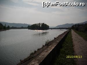 [P11] Insula Ostrov pe care se află Mânăstirea cu acelaș nume.  » foto by purcelul*
 - 
<span class="allrVoted glyphicon glyphicon-heart hidden" id="av680014"></span>
<a class="m-l-10 hidden" id="sv680014" onclick="voting_Foto_DelVot(,680014,4859)" role="button">șterge vot <span class="glyphicon glyphicon-remove"></span></a>
<a id="v9680014" class=" c-red"  onclick="voting_Foto_SetVot(680014)" role="button"><span class="glyphicon glyphicon-heart-empty"></span> <b>LIKE</b> = Votează poza</a> <img class="hidden"  id="f680014W9" src="/imagini/loader.gif" border="0" /><span class="AjErrMes hidden" id="e680014ErM"></span>