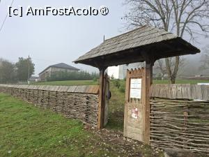 [P28] Cula Cernăteștilor, Intrarea, zona este frumos împrejmuită... » foto by mprofeanu
 - 
<span class="allrVoted glyphicon glyphicon-heart hidden" id="av1511113"></span>
<a class="m-l-10 hidden" id="sv1511113" onclick="voting_Foto_DelVot(,1511113,4898)" role="button">șterge vot <span class="glyphicon glyphicon-remove"></span></a>
<a id="v91511113" class=" c-red"  onclick="voting_Foto_SetVot(1511113)" role="button"><span class="glyphicon glyphicon-heart-empty"></span> <b>LIKE</b> = Votează poza</a> <img class="hidden"  id="f1511113W9" src="/imagini/loader.gif" border="0" /><span class="AjErrMes hidden" id="e1511113ErM"></span>