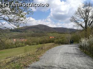 [P21] Ne întoarcem pe drumul pietruit și realizăm că suntem aproape în spatele Hotelului Belvedere » foto by crismis
 - 
<span class="allrVoted glyphicon glyphicon-heart hidden" id="av856669"></span>
<a class="m-l-10 hidden" id="sv856669" onclick="voting_Foto_DelVot(,856669,4909)" role="button">șterge vot <span class="glyphicon glyphicon-remove"></span></a>
<a id="v9856669" class=" c-red"  onclick="voting_Foto_SetVot(856669)" role="button"><span class="glyphicon glyphicon-heart-empty"></span> <b>LIKE</b> = Votează poza</a> <img class="hidden"  id="f856669W9" src="/imagini/loader.gif" border="0" /><span class="AjErrMes hidden" id="e856669ErM"></span>