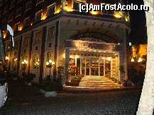 [P01] intrarea in hotelul Azyade. Foarte placut luminat. Aproape toate hotelurile sunt micute. Aveti inclus loc de parcare, etaja, chiar in partea laterala a hotelului pentru 10 eur/zi. De la acest hotel poti ajunge unde vrei pe jos sau cu taxiul ( este acceptabil ca si pret ) » foto by crivel
 - 
<span class="allrVoted glyphicon glyphicon-heart hidden" id="av48820"></span>
<a class="m-l-10 hidden" id="sv48820" onclick="voting_Foto_DelVot(,48820,4931)" role="button">șterge vot <span class="glyphicon glyphicon-remove"></span></a>
<a id="v948820" class=" c-red"  onclick="voting_Foto_SetVot(48820)" role="button"><span class="glyphicon glyphicon-heart-empty"></span> <b>LIKE</b> = Votează poza</a> <img class="hidden"  id="f48820W9" src="/imagini/loader.gif" border="0" /><span class="AjErrMes hidden" id="e48820ErM"></span>