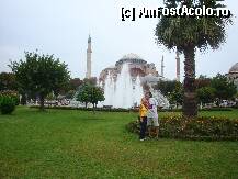 [P10] Fantana arteziana din fata catedralei sf Sofia. Daca te duci in Istanbul si n-ai vizitat aceasta catedrala, poti spune ca n-ai fost. » foto by crivel
 - 
<span class="allrVoted glyphicon glyphicon-heart hidden" id="av49157"></span>
<a class="m-l-10 hidden" id="sv49157" onclick="voting_Foto_DelVot(,49157,4931)" role="button">șterge vot <span class="glyphicon glyphicon-remove"></span></a>
<a id="v949157" class=" c-red"  onclick="voting_Foto_SetVot(49157)" role="button"><span class="glyphicon glyphicon-heart-empty"></span> <b>LIKE</b> = Votează poza</a> <img class="hidden"  id="f49157W9" src="/imagini/loader.gif" border="0" /><span class="AjErrMes hidden" id="e49157ErM"></span>