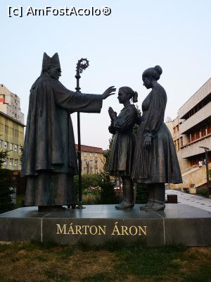 [P23] Piața Libertății - monumentul dedicat episcopului Marton Aron » foto by crismis
 - 
<span class="allrVoted glyphicon glyphicon-heart hidden" id="av1204672"></span>
<a class="m-l-10 hidden" id="sv1204672" onclick="voting_Foto_DelVot(,1204672,4951)" role="button">șterge vot <span class="glyphicon glyphicon-remove"></span></a>
<a id="v91204672" class=" c-red"  onclick="voting_Foto_SetVot(1204672)" role="button"><span class="glyphicon glyphicon-heart-empty"></span> <b>LIKE</b> = Votează poza</a> <img class="hidden"  id="f1204672W9" src="/imagini/loader.gif" border="0" /><span class="AjErrMes hidden" id="e1204672ErM"></span>