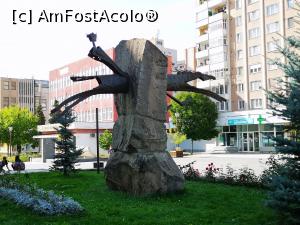 [P27] Un monument futurist prin centrul orașului » foto by crismis
 - 
<span class="allrVoted glyphicon glyphicon-heart hidden" id="av1204676"></span>
<a class="m-l-10 hidden" id="sv1204676" onclick="voting_Foto_DelVot(,1204676,4951)" role="button">șterge vot <span class="glyphicon glyphicon-remove"></span></a>
<a id="v91204676" class=" c-red"  onclick="voting_Foto_SetVot(1204676)" role="button"><span class="glyphicon glyphicon-heart-empty"></span> <b>LIKE</b> = Votează poza</a> <img class="hidden"  id="f1204676W9" src="/imagini/loader.gif" border="0" /><span class="AjErrMes hidden" id="e1204676ErM"></span>