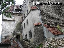 [P02] Intrarea in Castelul Bran, prima incapere fiind camera de garda » foto by FlaviuBuboi
 - 
<span class="allrVoted glyphicon glyphicon-heart hidden" id="av485234"></span>
<a class="m-l-10 hidden" id="sv485234" onclick="voting_Foto_DelVot(,485234,4963)" role="button">șterge vot <span class="glyphicon glyphicon-remove"></span></a>
<a id="v9485234" class=" c-red"  onclick="voting_Foto_SetVot(485234)" role="button"><span class="glyphicon glyphicon-heart-empty"></span> <b>LIKE</b> = Votează poza</a> <img class="hidden"  id="f485234W9" src="/imagini/loader.gif" border="0" /><span class="AjErrMes hidden" id="e485234ErM"></span>